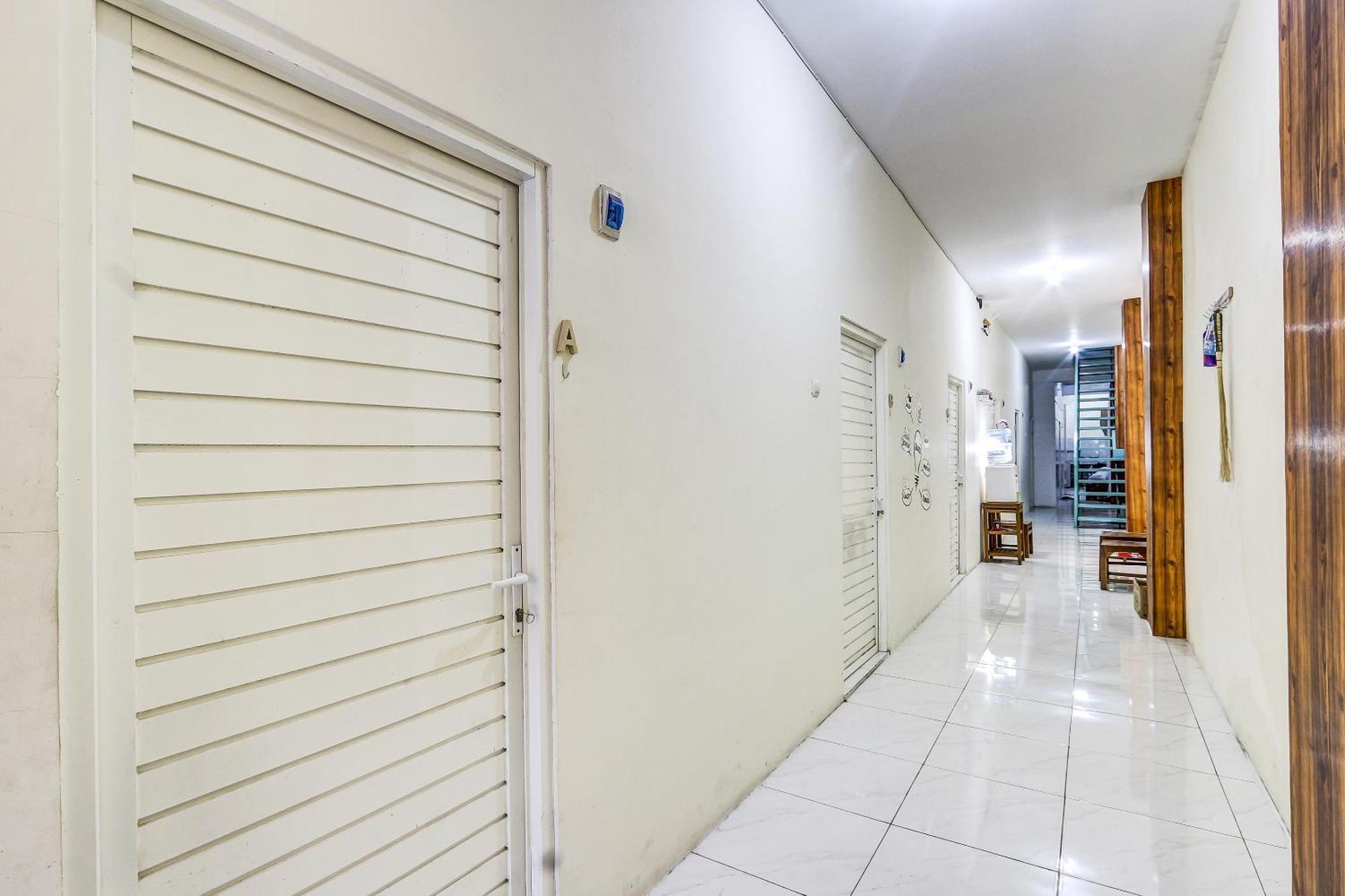 Spot On 90780 Gang Tengah Homestay Syariah Semarang Eksteriør bilde
